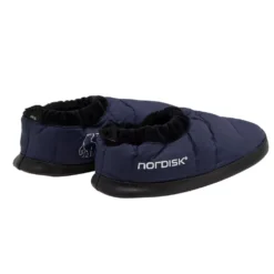 Daunenschuhe Nordisk Mos Down Slippers L (41-43), Dress Blue -Campingzubehör Verkäufe mos down slippers mit ultraweichem innenfutter widerstandfaehiges material blaue huettenschuhe nordisk logo 1000 2 26810